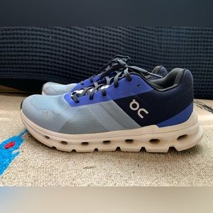 On Running Cloudrunner Women’s Size 9.5 Chambray/Midnight